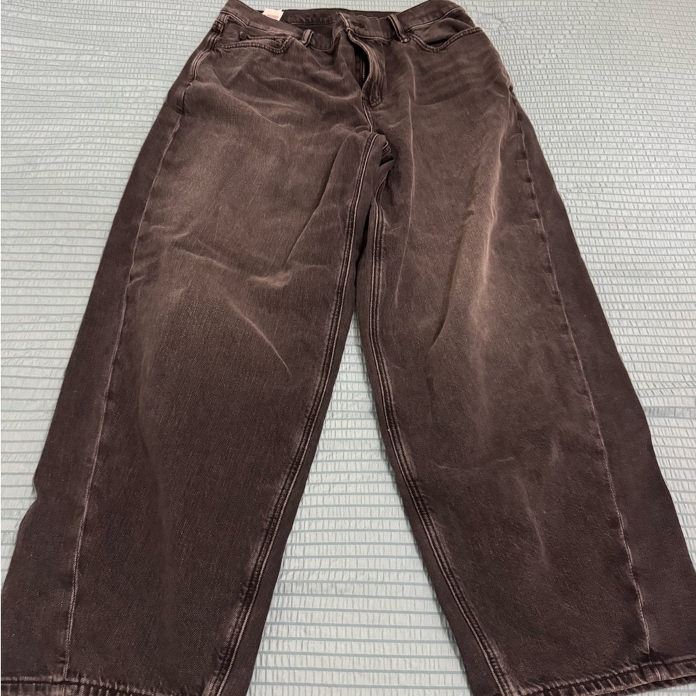 AE Strigid Low-Rise Baggy Barrel Jean
Washed Black 
Size 8 Short